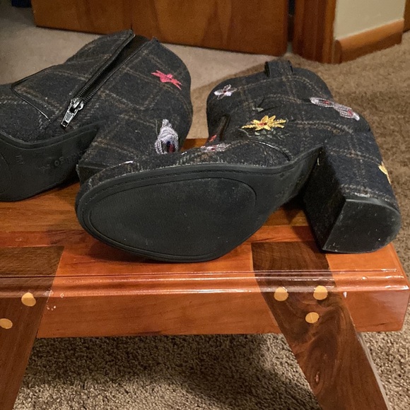 INDIGO RD. FLOWERED FABRIC ANKLE BOOT. SIZE 7.5. Too cute!!!!! EUC - Picture 8 of 12